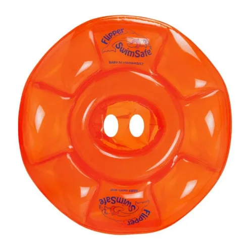 Beba u narančastom Pro Swim kolutu u vodi