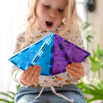 Djeca slažu mandale i piramide s Connetix magnetima