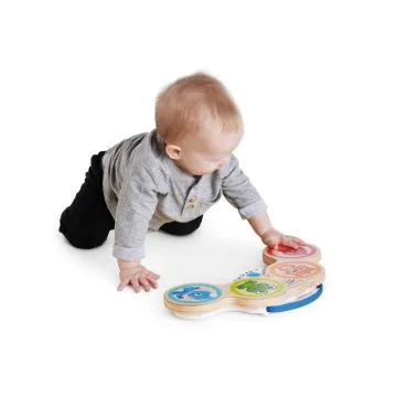 Beba se igra s Hape Baby Einstein Magic Touch drvenim bubnjevima