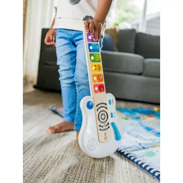 Edukativna glazbena igračka drvena gitara Hape Baby Einstein