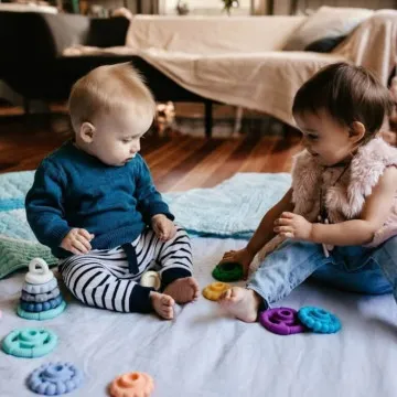 Didaktička duga Jellystone Rainbow za finu motoriku i griženje
