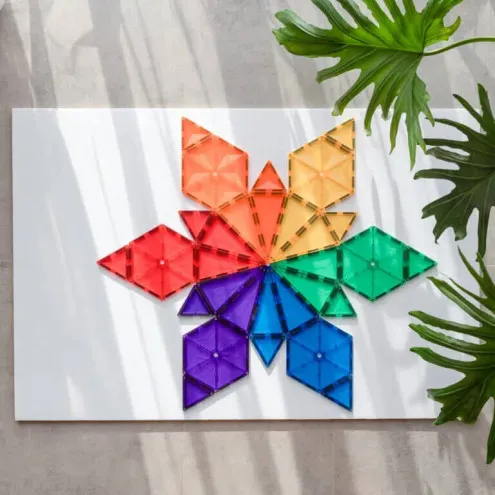 Djeca slažu mandale i piramide s Connetix magnetima