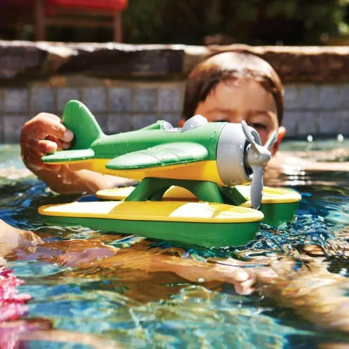Rotirajući propeler na Green Toys hidroavionu za razvoj fine motorike